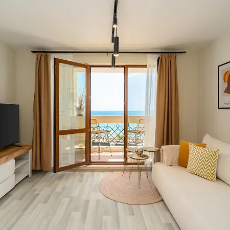 Irini- Sea View, Free Parking, Complex Carpe Diem Апартаменты