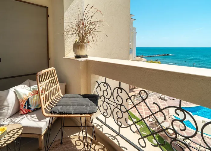 Апартаменты Irini- Sea View, Free Parking, Complex Carpe Diem